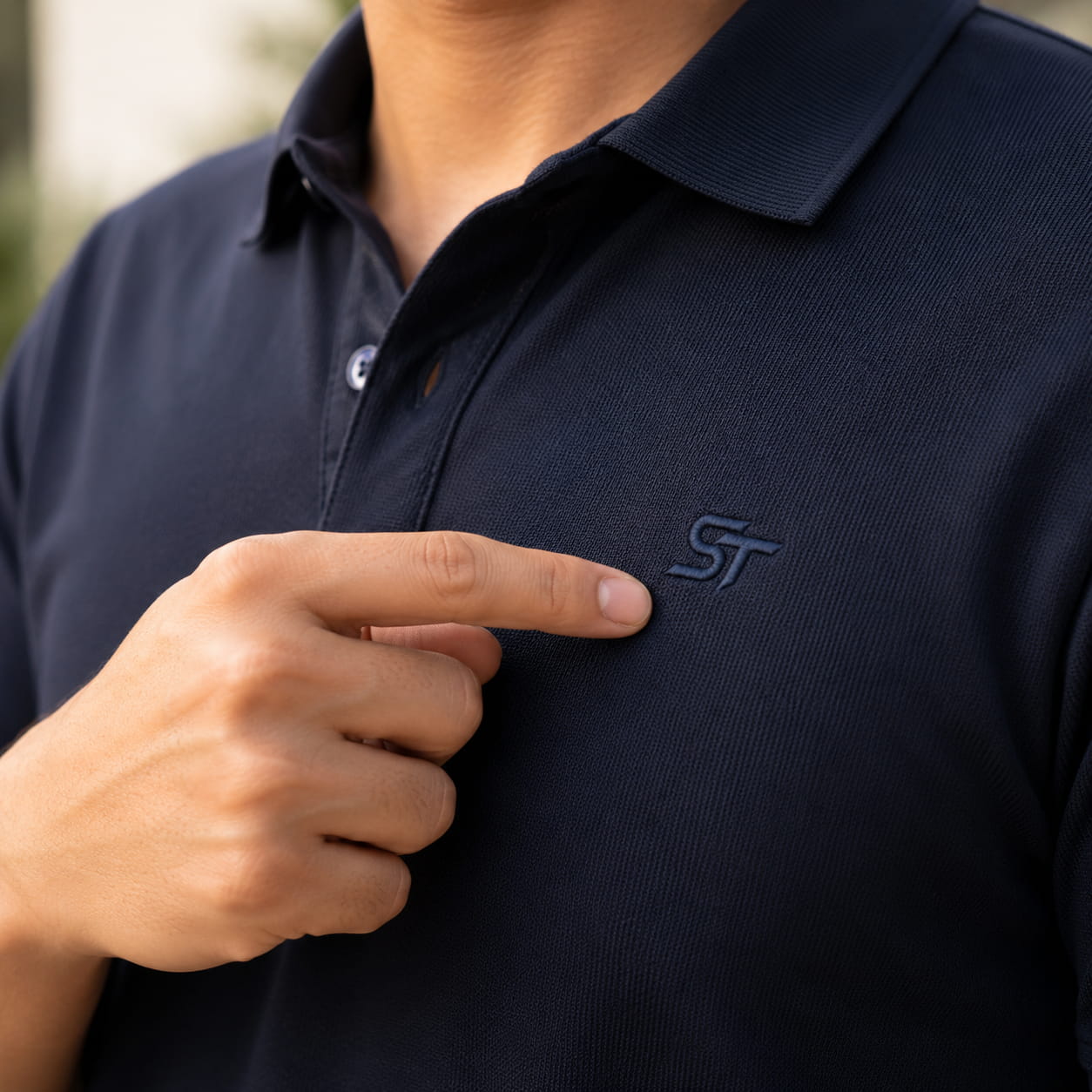 In thêu logo áo đồng phục sắc nét - Smart Trend